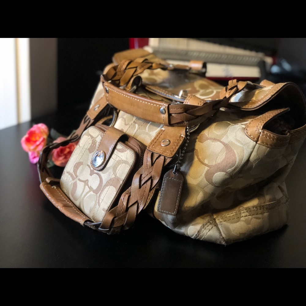 COACH Satchel 10995 W/ wallet!